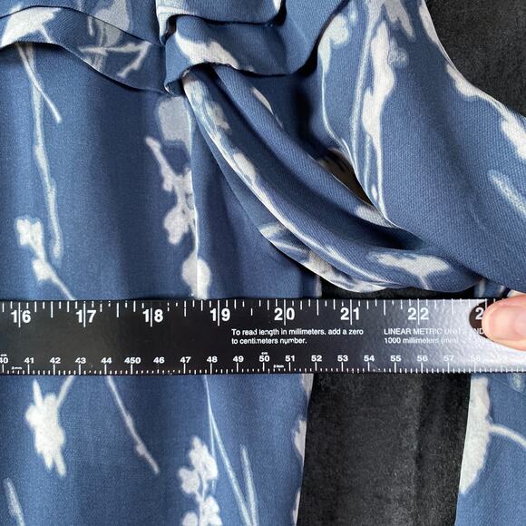 Banana Republic Womens Blouse Blue White Floral Key Holw Neck Long Sleeve L - Picture 8 of 13